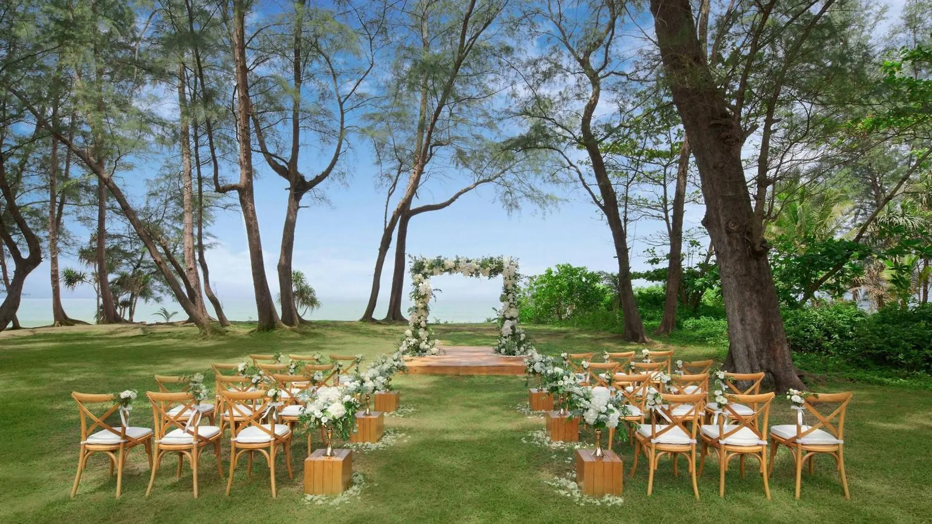Hotel Le Meridien Phuket Mai Khao Beach Resort