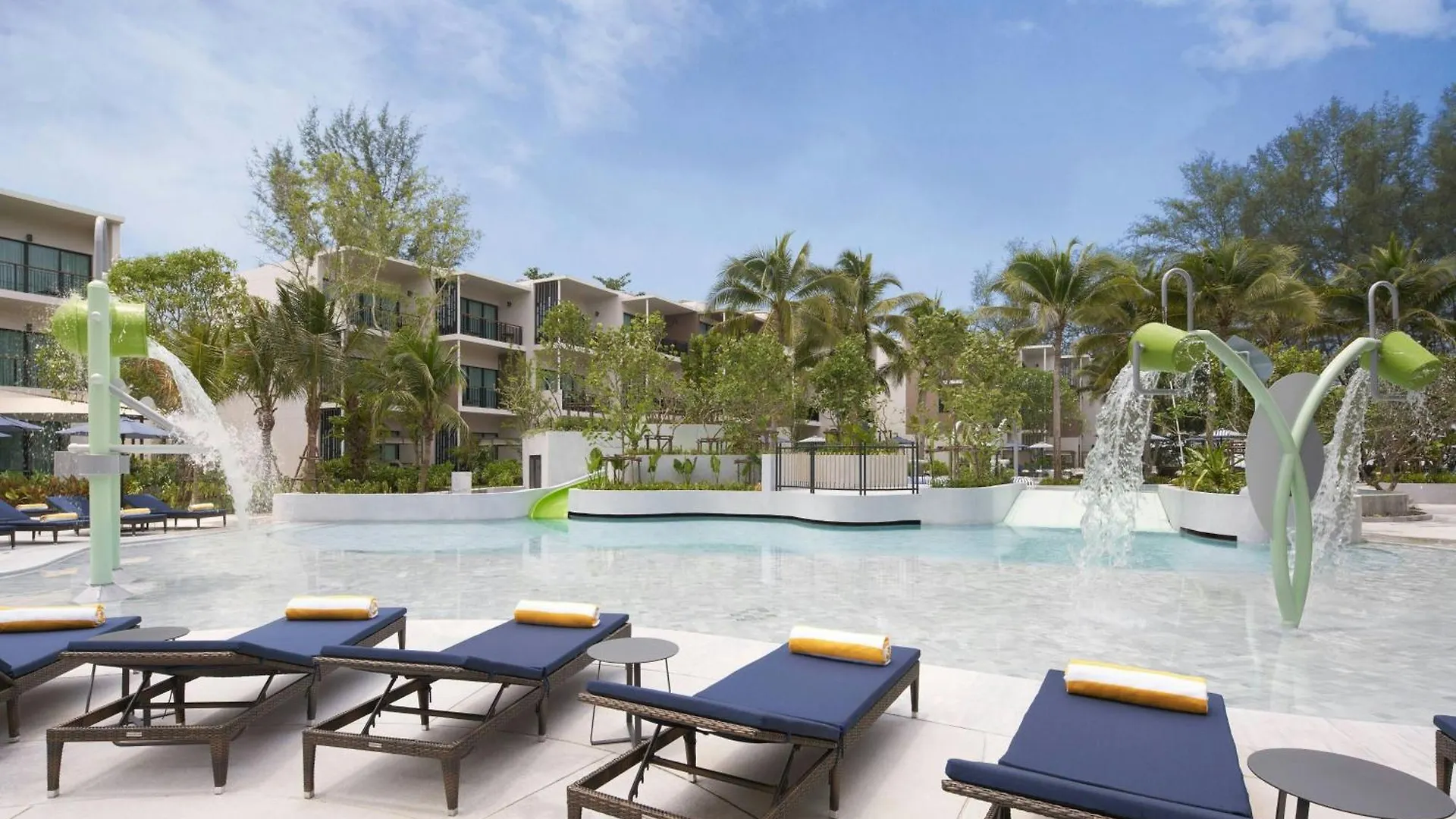 Hotel Le Meridien Phuket Mai Khao Beach Resort