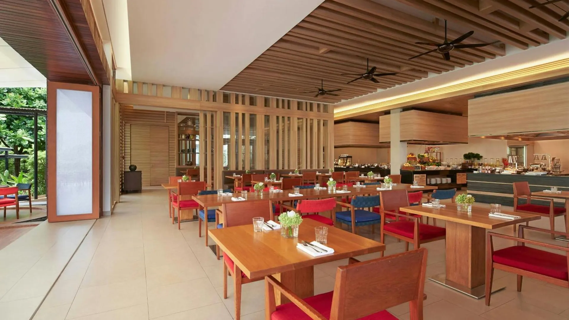 Le Meridien Phuket Mai Khao Beach Resort Thailand