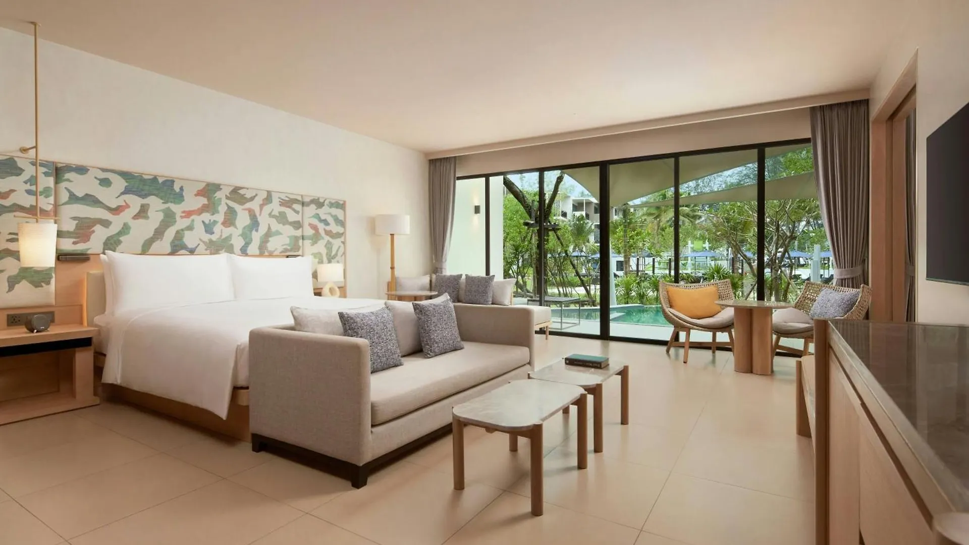 Le Meridien Phuket Mai Khao Beach Resort