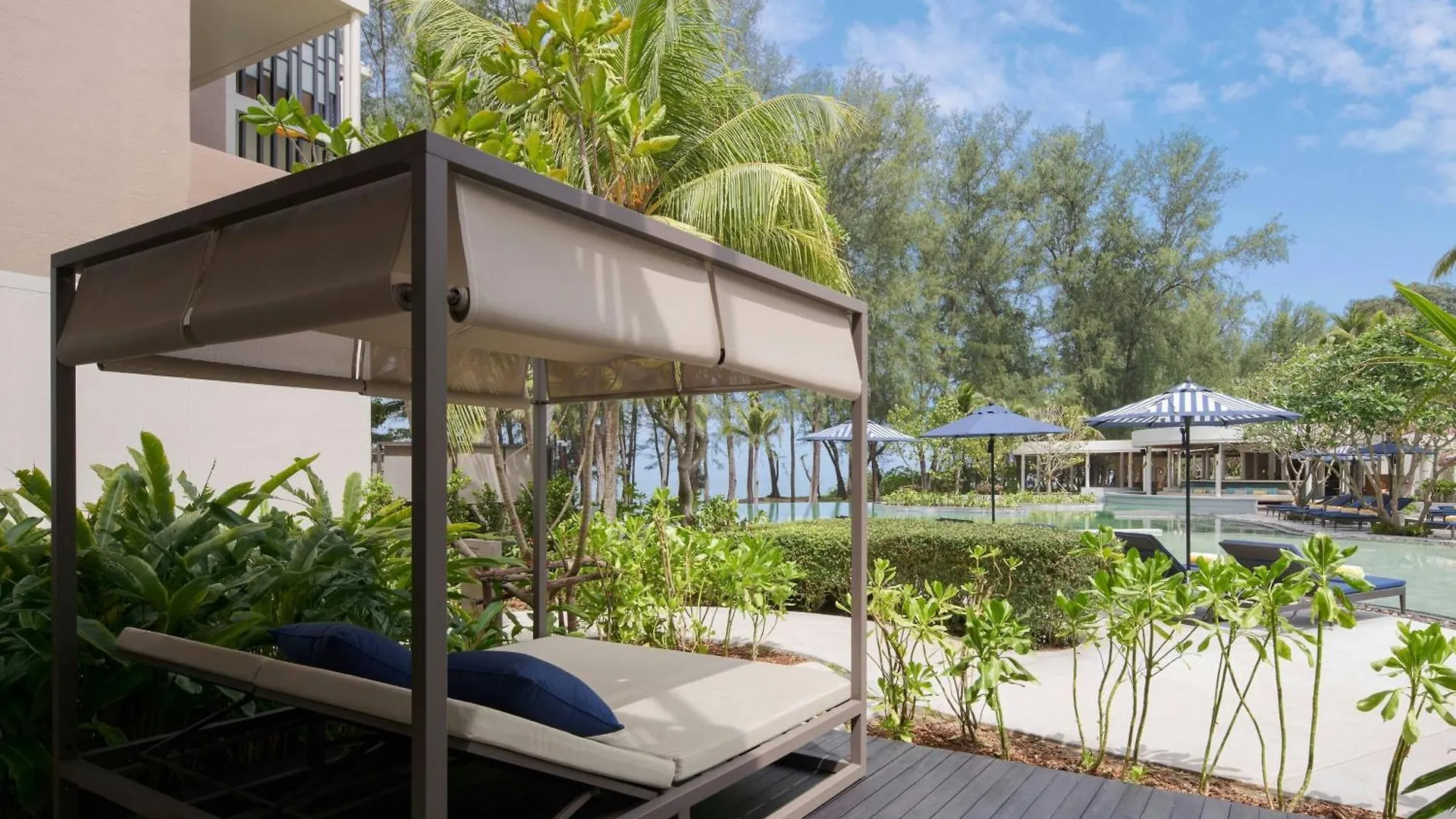 Le Meridien Phuket Mai Khao Beach Resort 5*,  Thailand