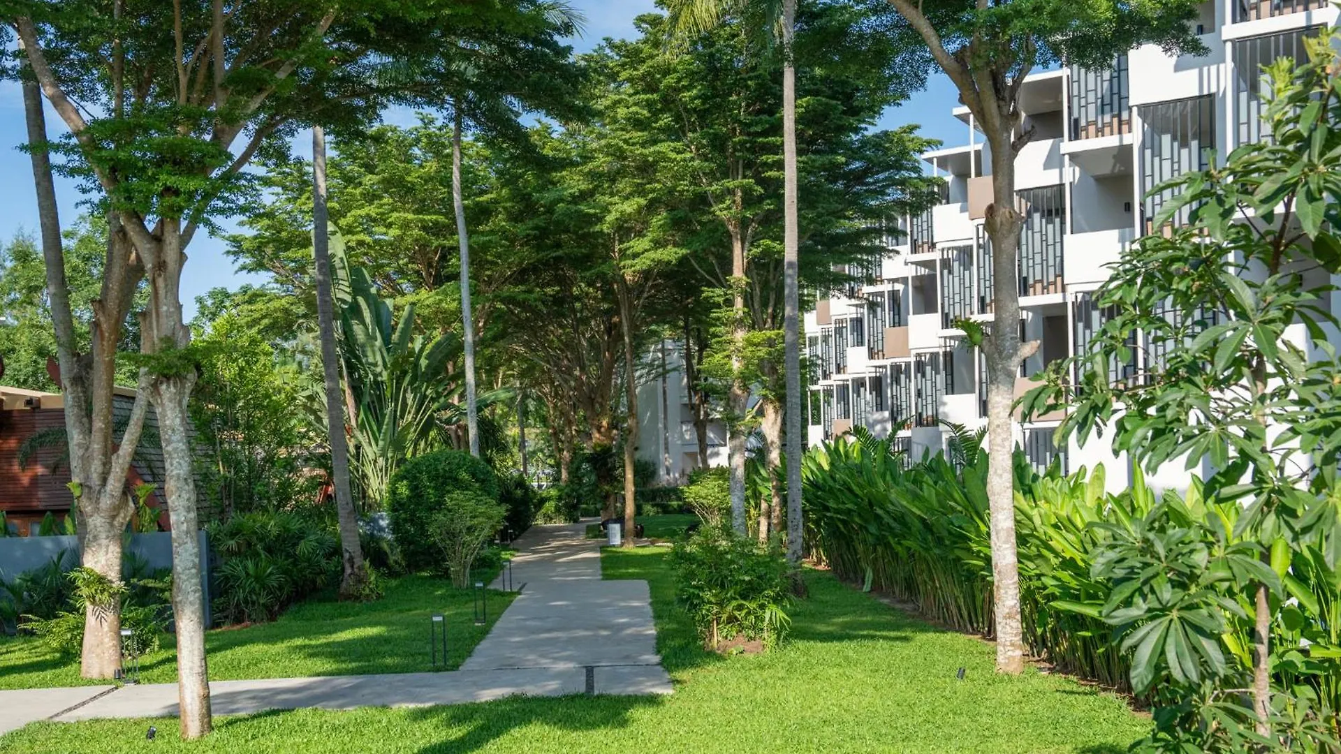 Le Meridien Phuket Mai Khao Beach Resort 5*,  Thailand