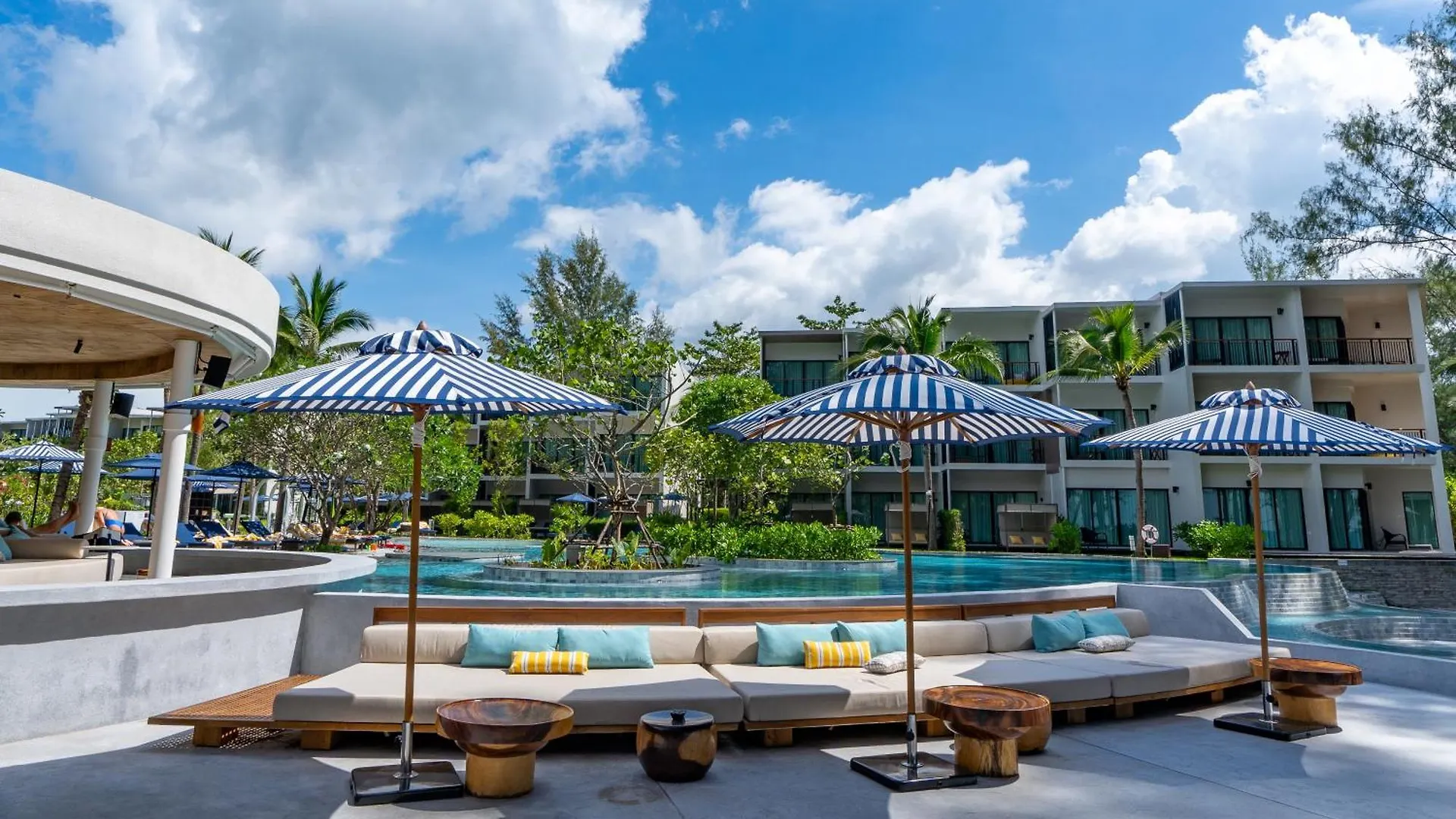 Le Meridien Phuket Mai Khao Beach Resort Thailand