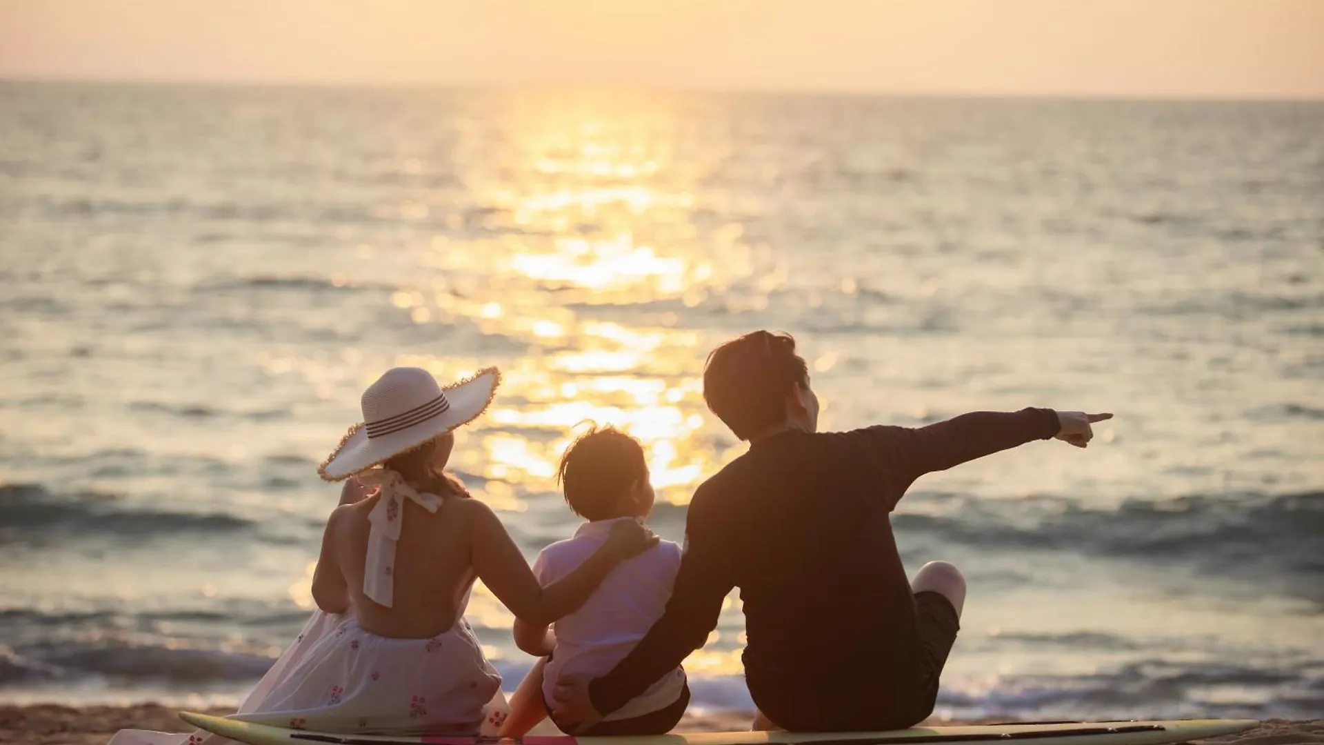 Le Meridien Phuket Mai Khao Beach Resort