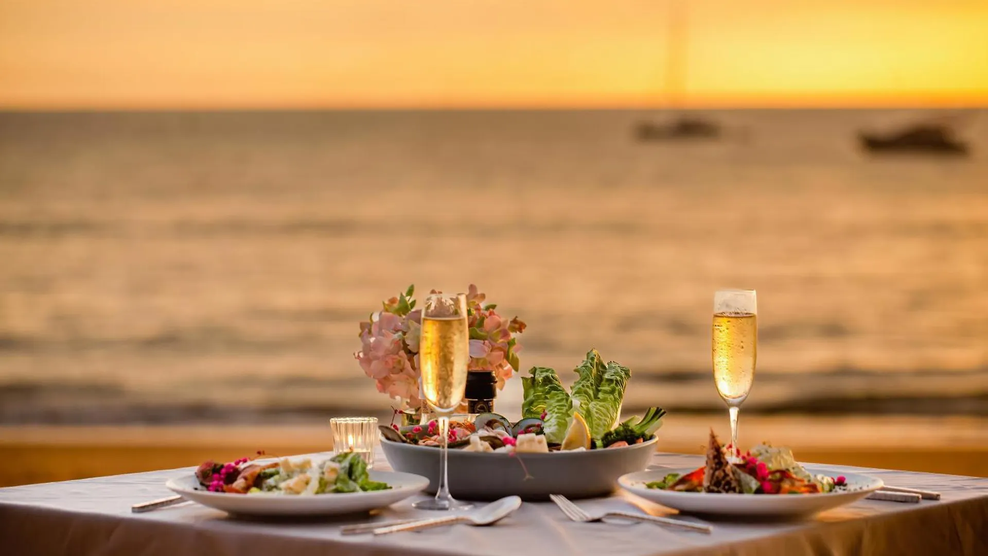 Le Meridien Phuket Mai Khao Beach Resort Thailand
