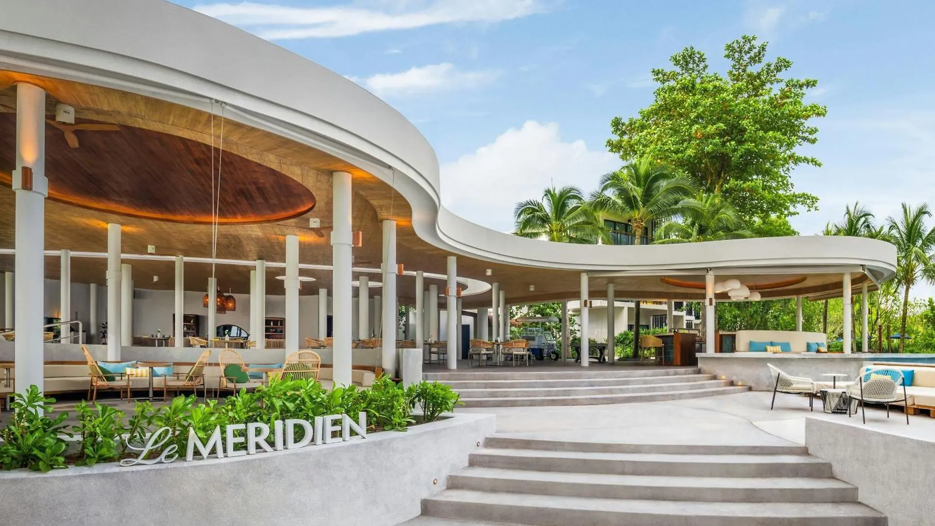 Le Meridien Phuket Mai Khao Beach Resort