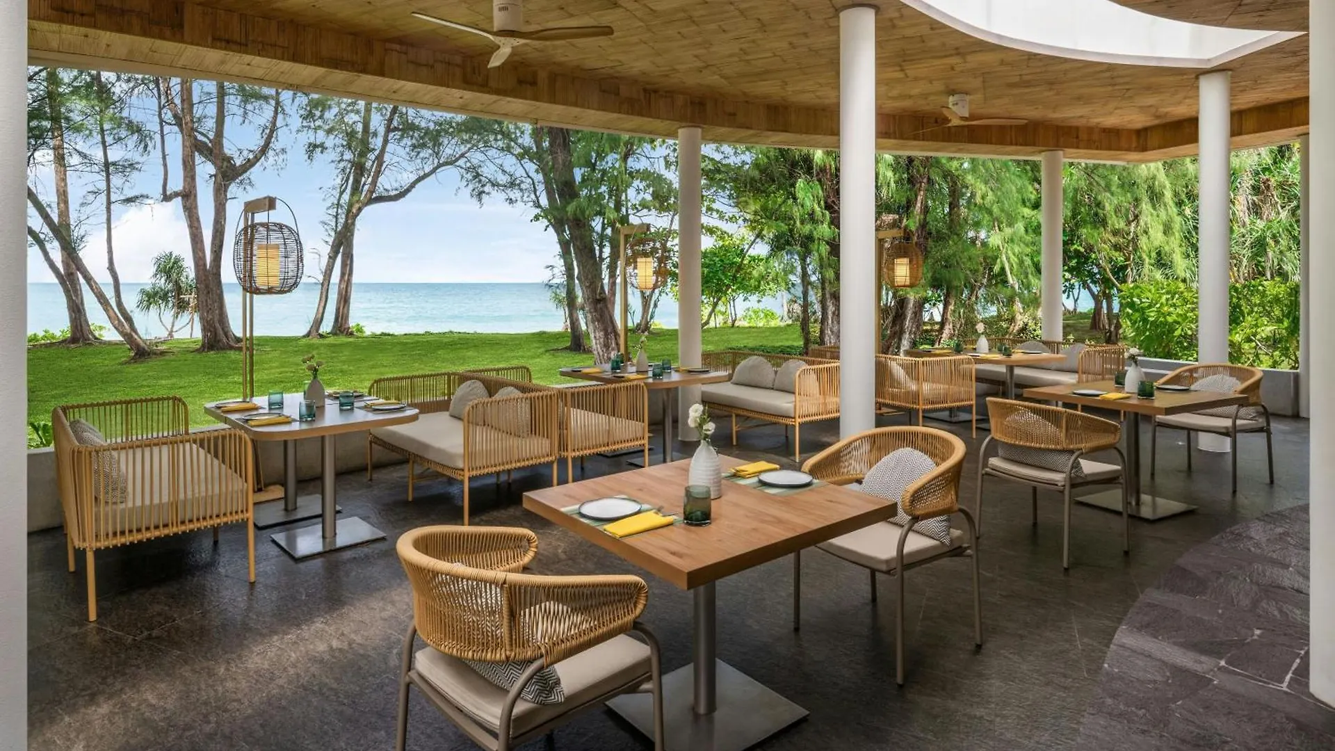 Hotel Le Meridien Phuket Mai Khao Beach Resort