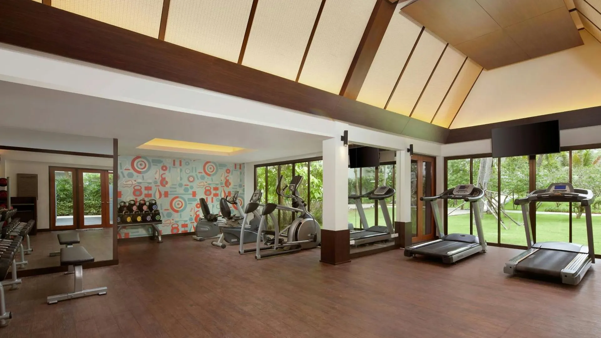 Le Meridien Phuket Mai Khao Beach Resort 5*,  Thailand