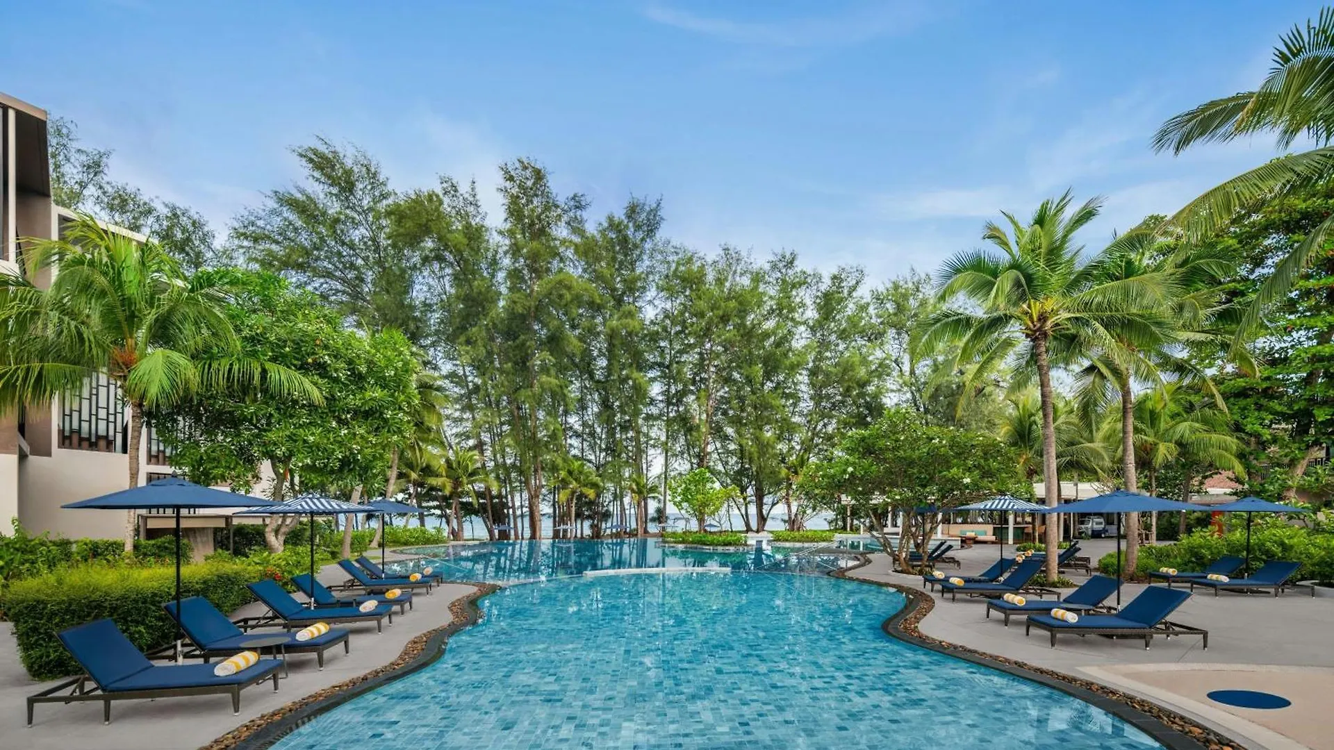 Le Meridien Phuket Mai Khao Beach Resort
