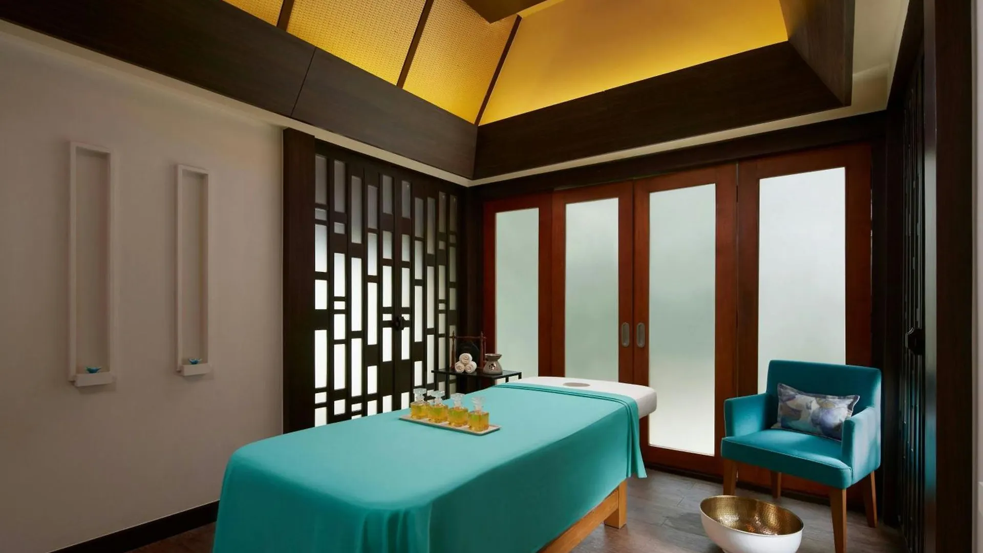 Le Meridien Phuket Mai Khao Beach Resort 5*,