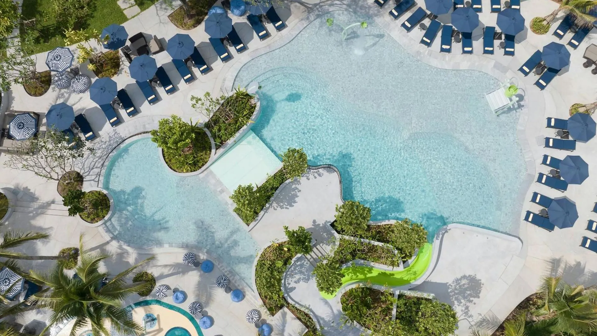 Le Meridien Phuket Mai Khao Beach Resort 5*,