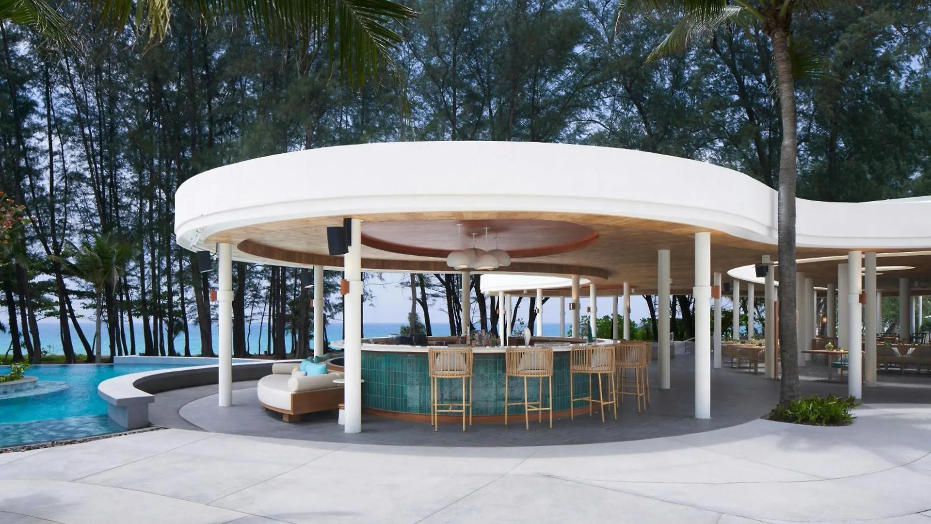 Le Meridien Phuket Mai Khao Beach Resort Hotel