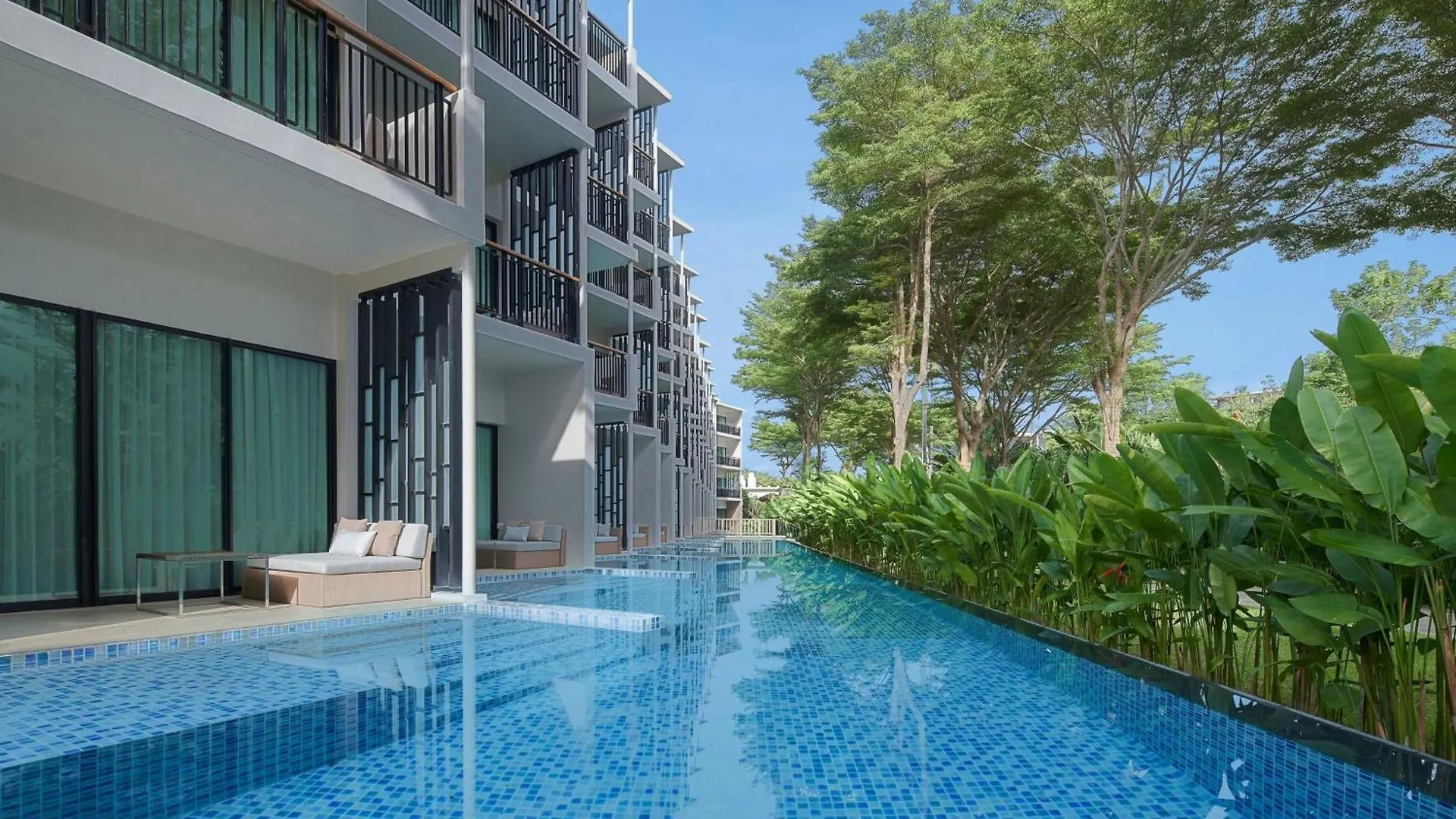 Le Meridien Phuket Mai Khao Beach Resort
