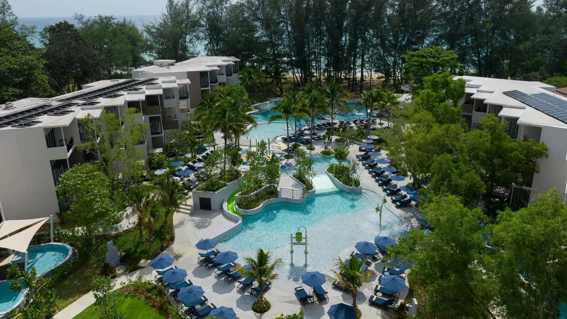 Le Meridien Phuket Mai Khao Beach Resort