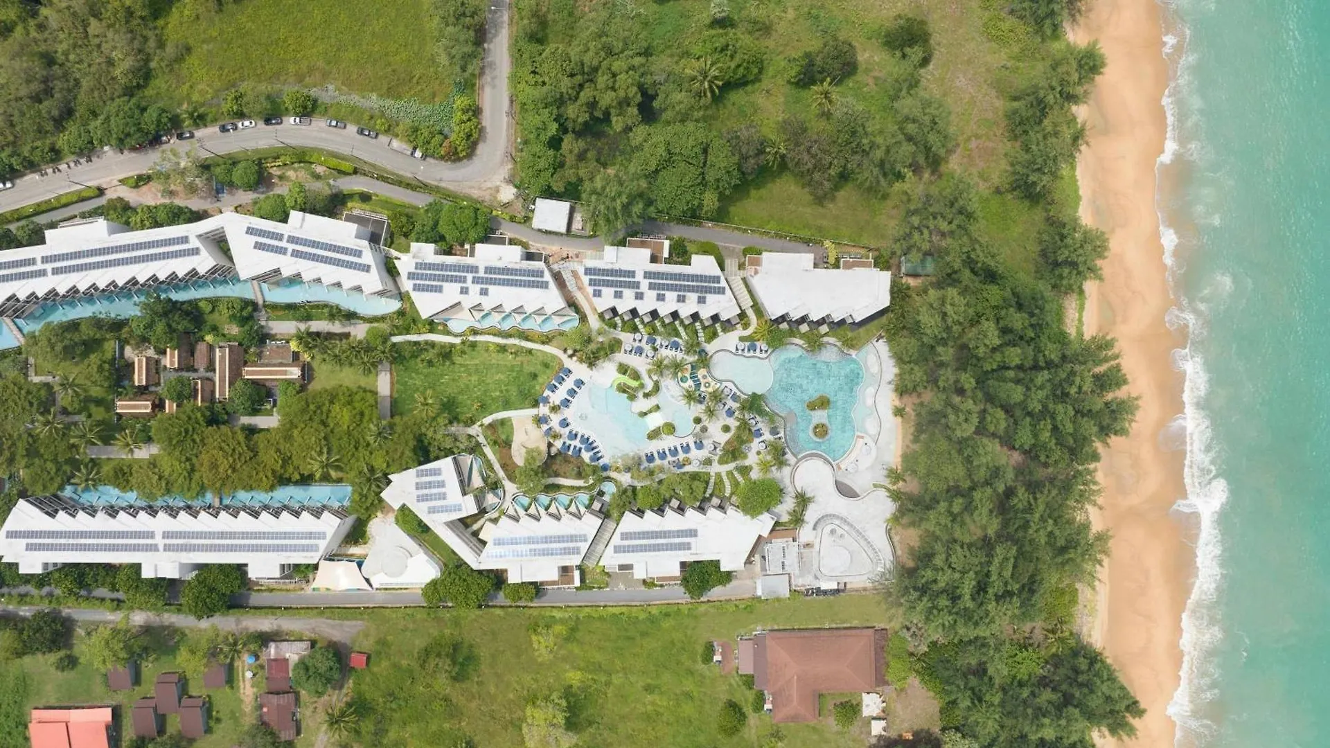 Le Meridien Phuket Mai Khao Beach Resort Hotel