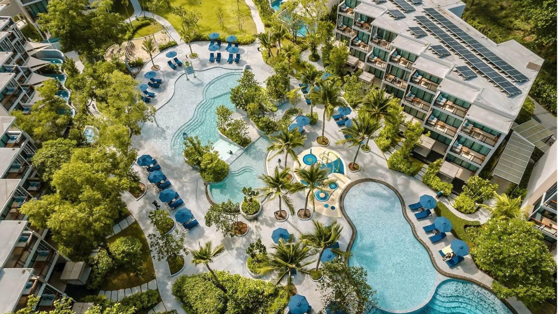 Le Meridien Phuket Mai Khao Beach Resort Hotel
